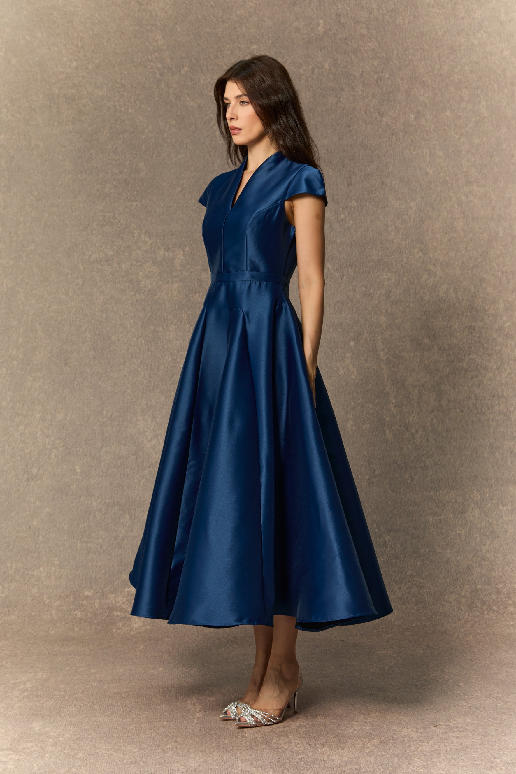 Lavish Looks Blue Cap Sleeve Notch V鈥慛eck Midi Dress