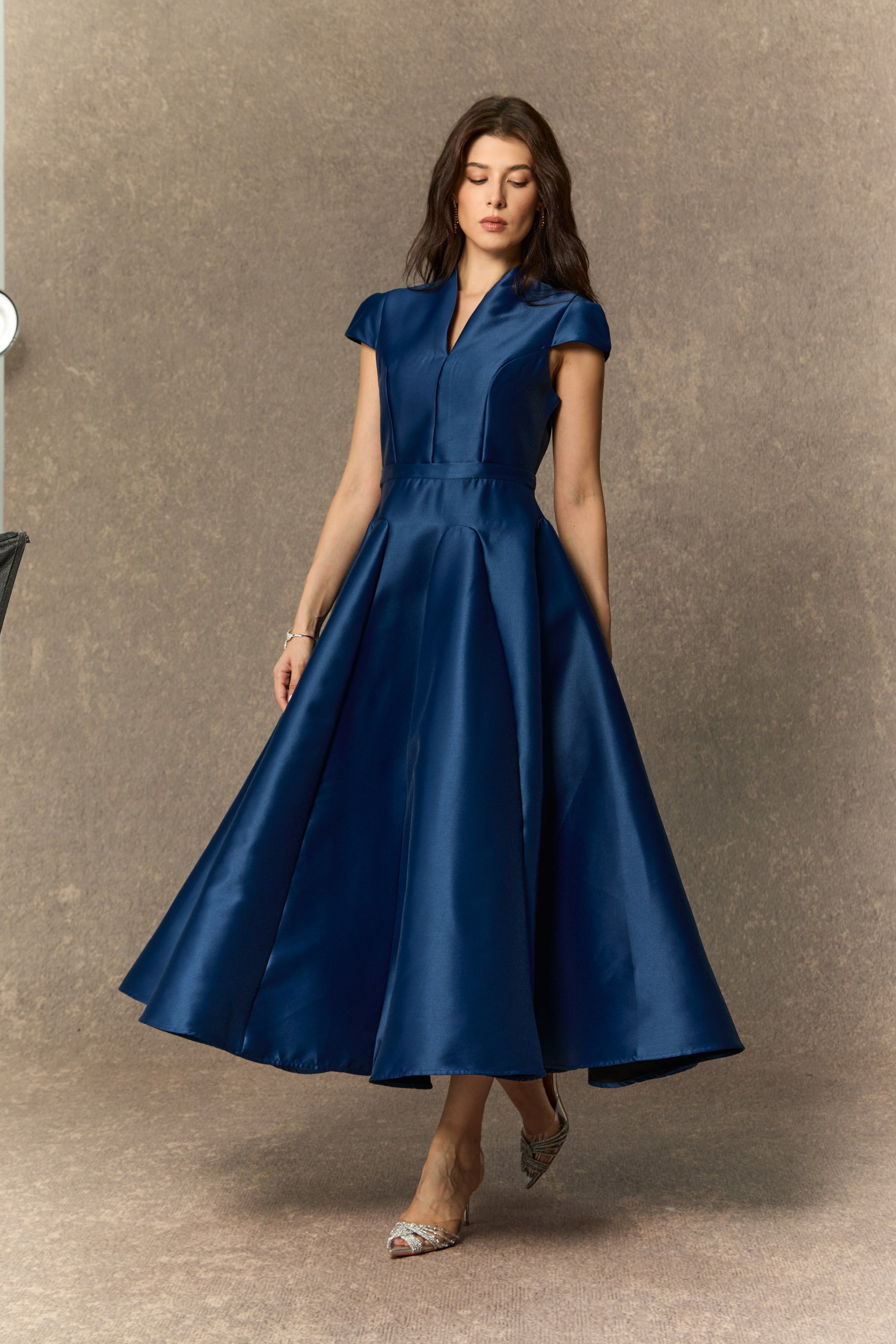 Lavish Looks Blue Cap Sleeve Notch V鈥慛eck Midi Dress