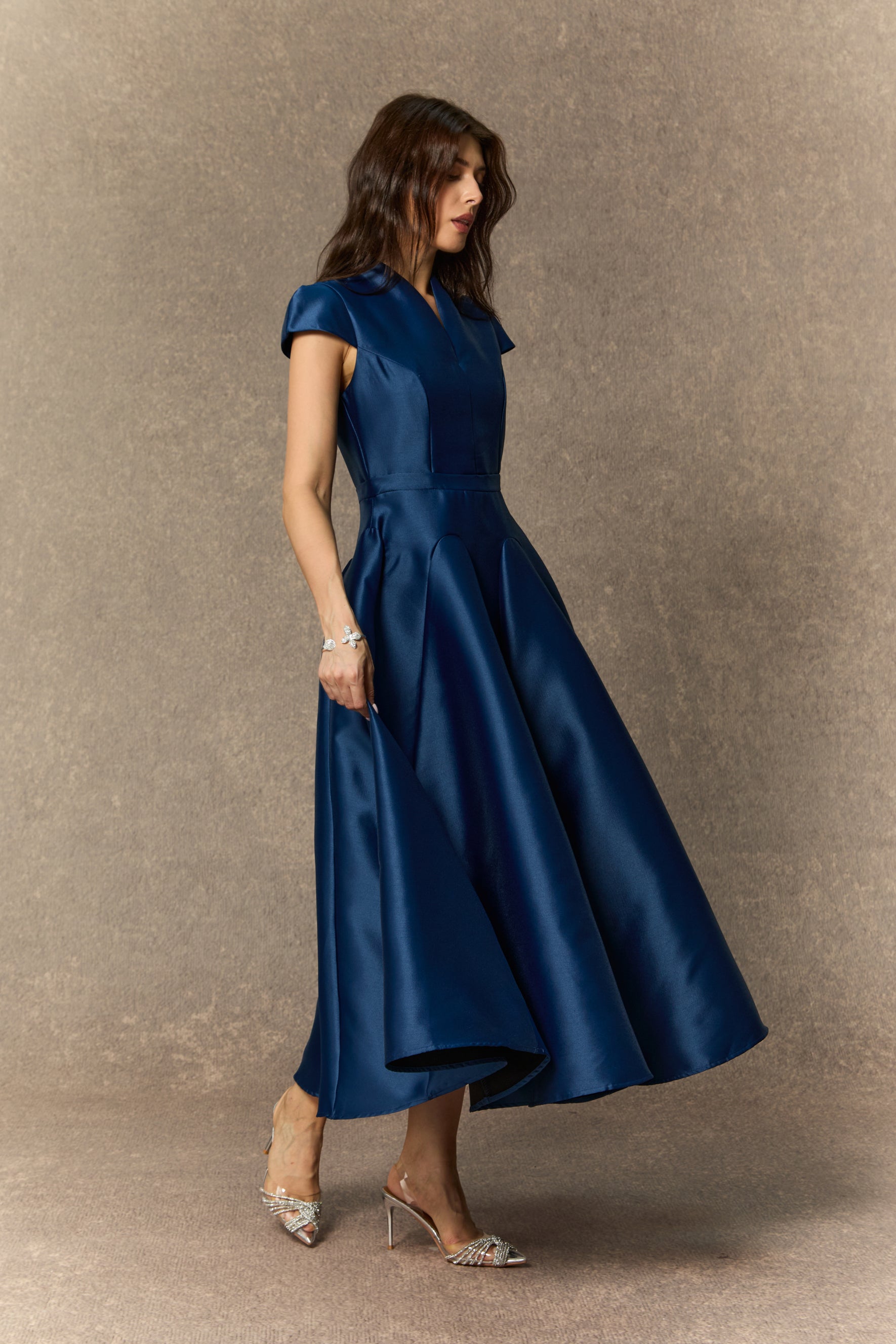 Lavish Looks Blue Cap Sleeve Notch V鈥慛eck Midi Dress