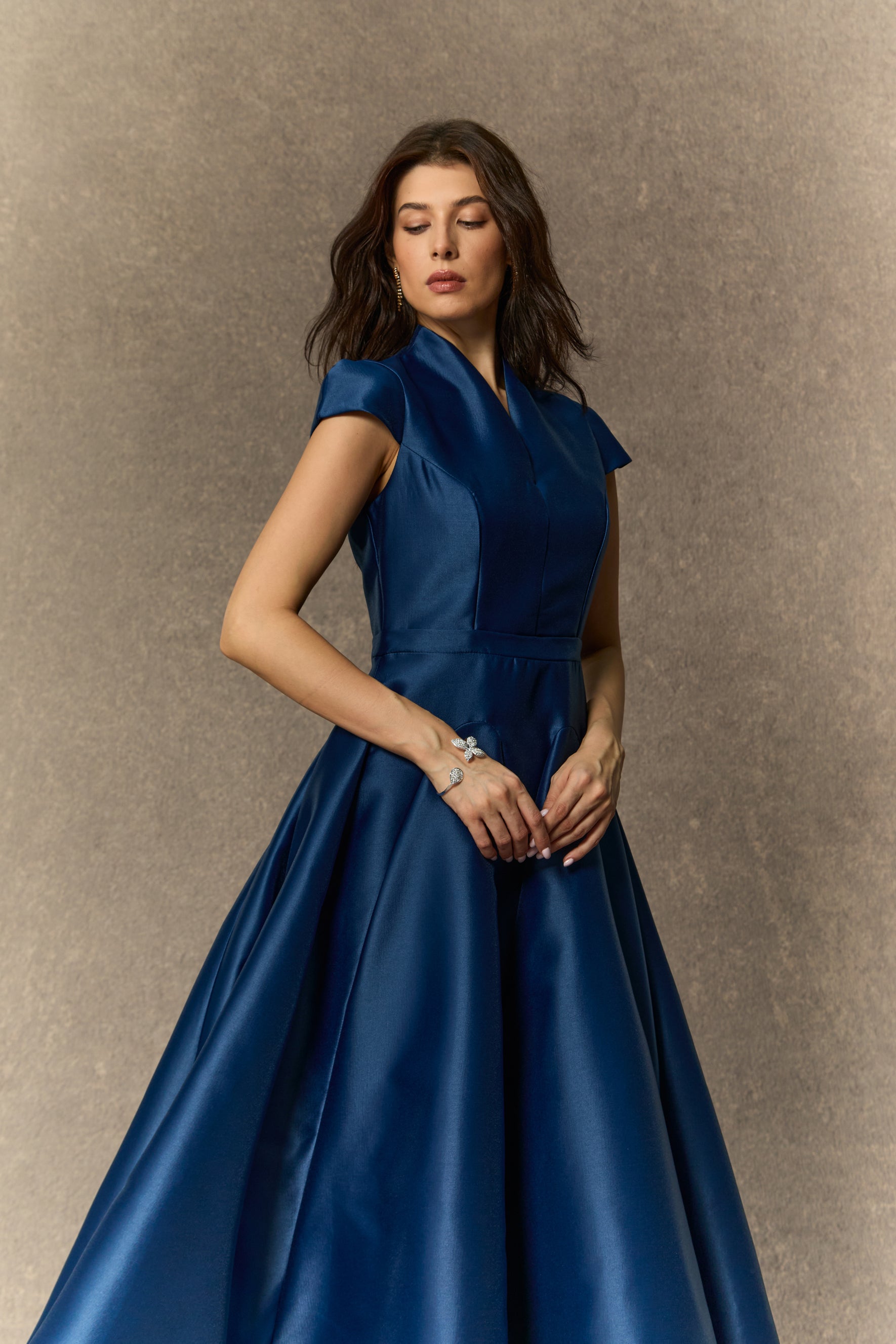 Lavish Looks Blue Cap Sleeve Notch V鈥慛eck Midi Dress