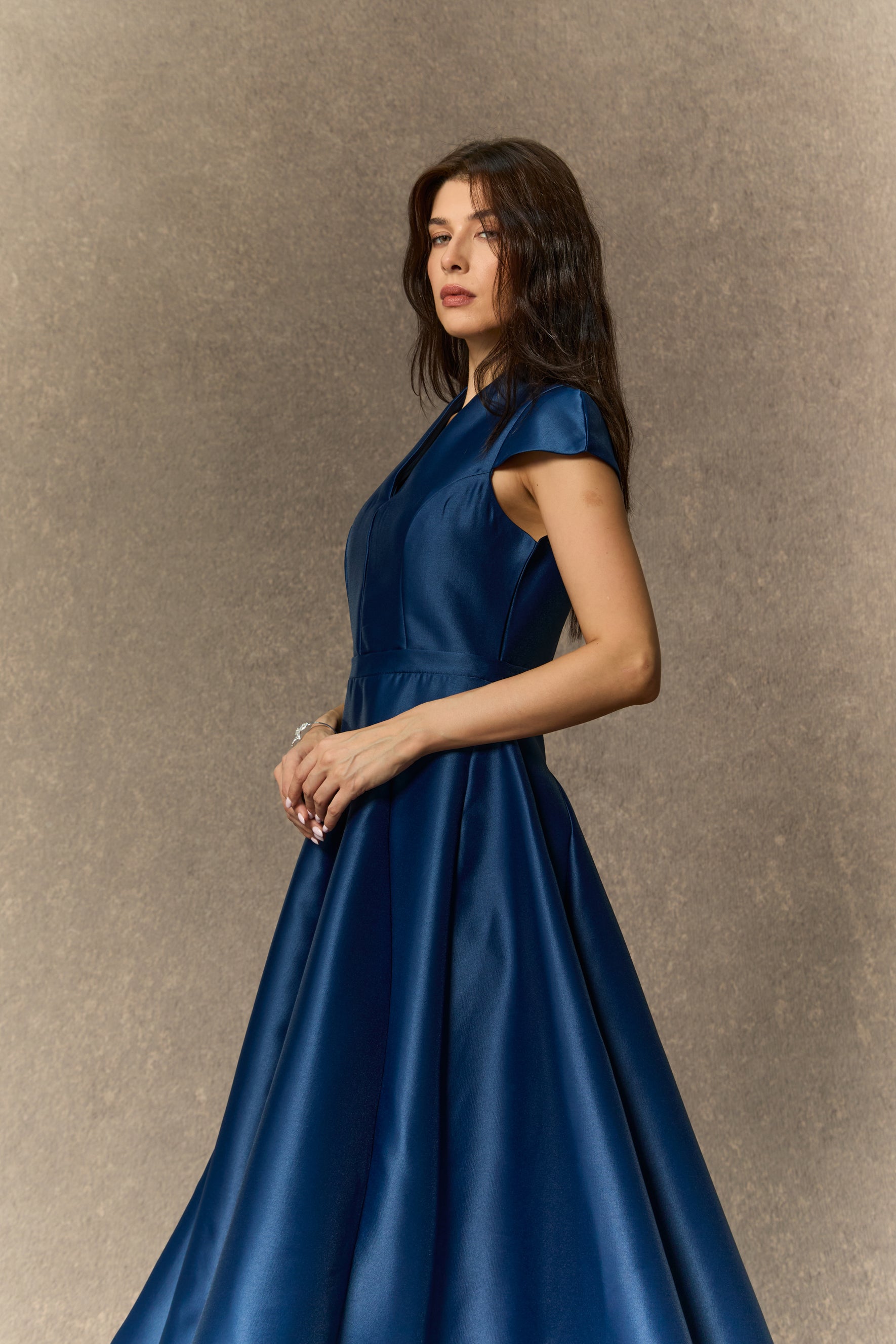Lavish Looks Blue Cap Sleeve Notch V鈥慛eck Midi Dress