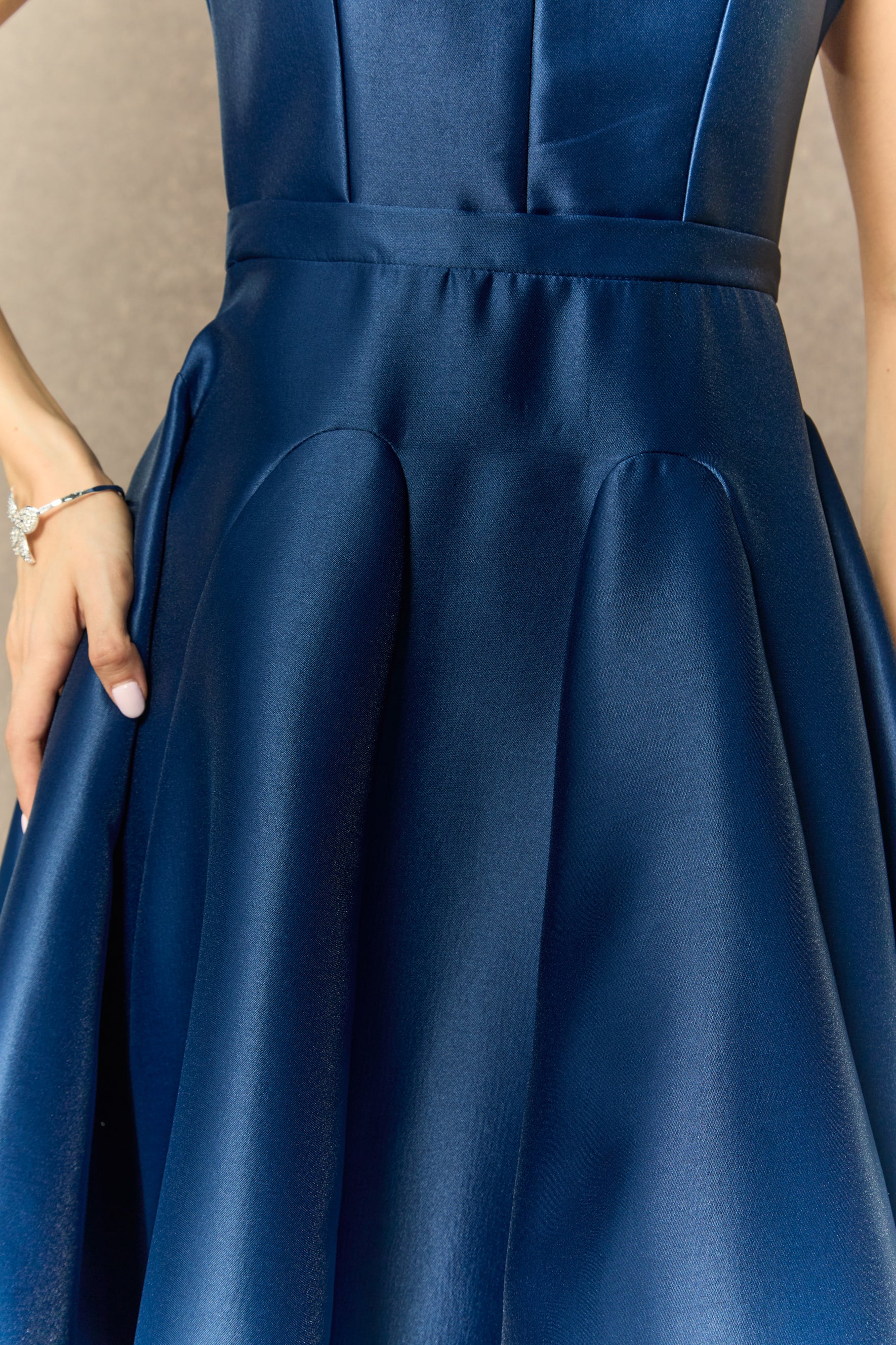 Lavish Looks Blue Cap Sleeve Notch V鈥慛eck Midi Dress