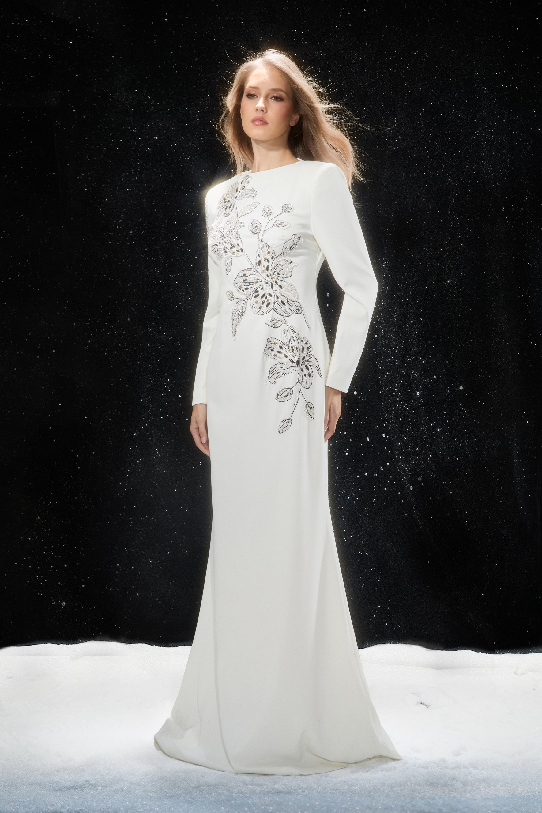 Remarkable Entrance White Floral Embroidered Long Sleeve Maxi Dress