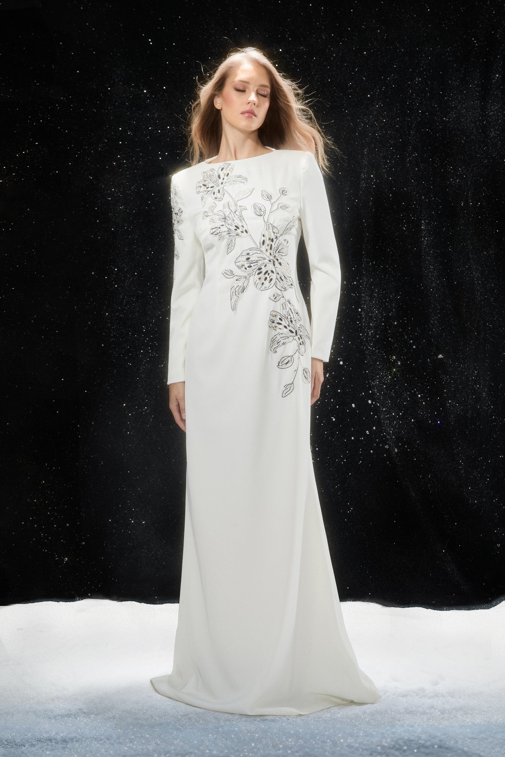 Remarkable Entrance White Floral Embroidered Long Sleeve Maxi Dress