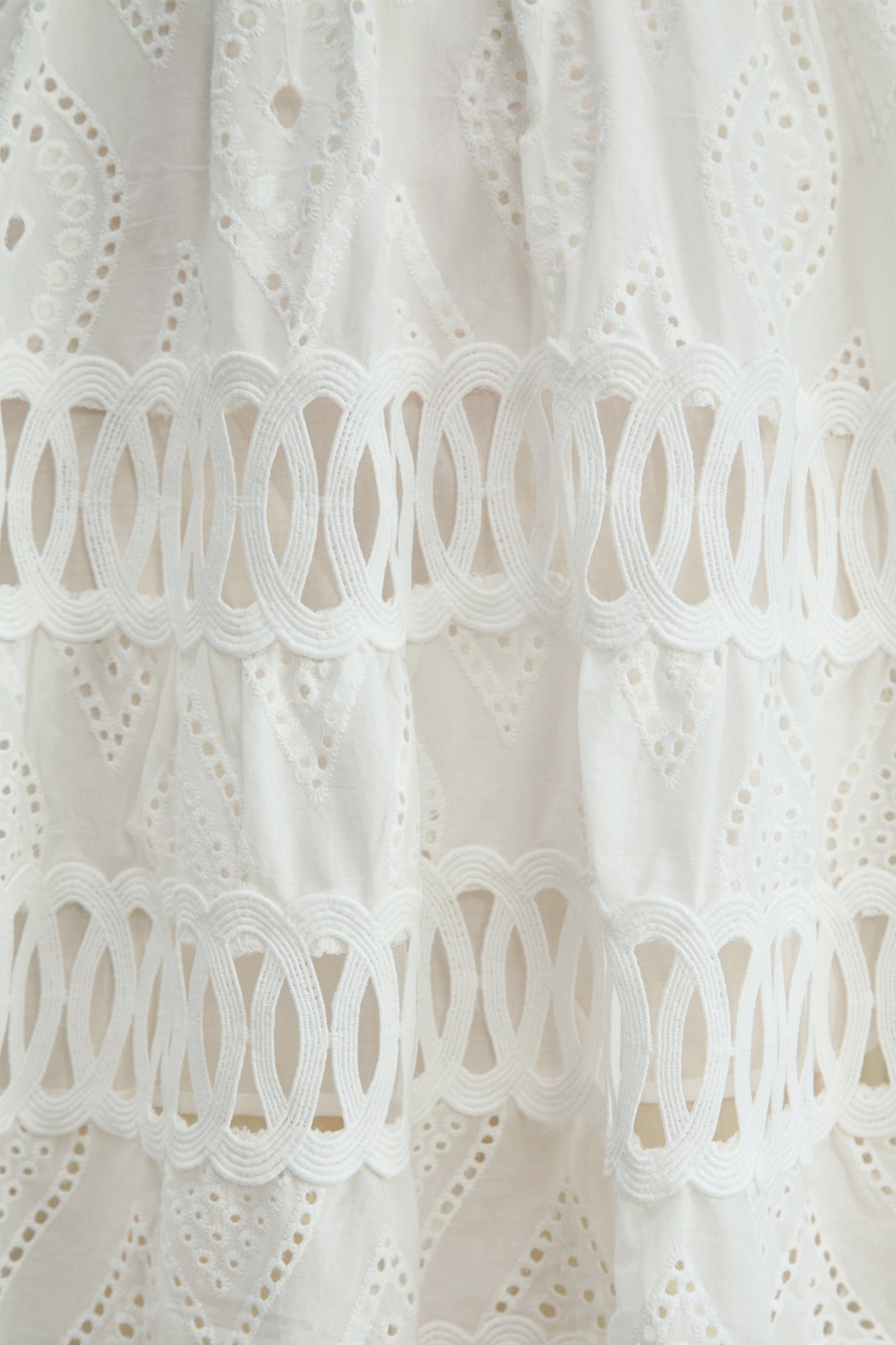 Sleek Essence White Sleeveless Embroidery Lace Mini Dress