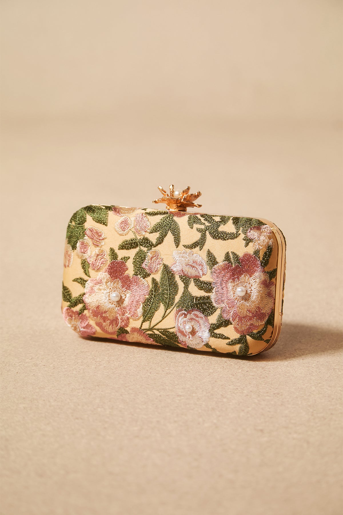 Floral Embroidery Pearl Clutch Bag